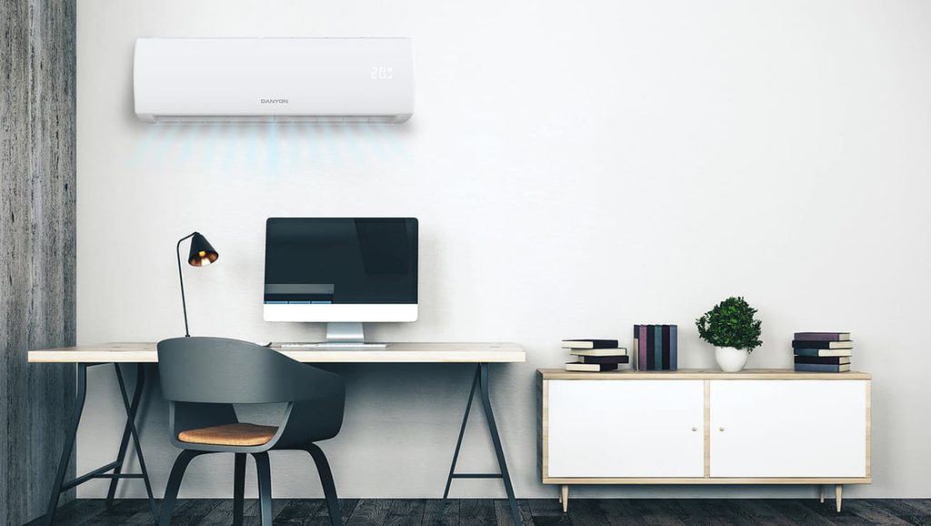 Modernes Klimagerät im Büro sorgt für angenehme Raumtemperatur.